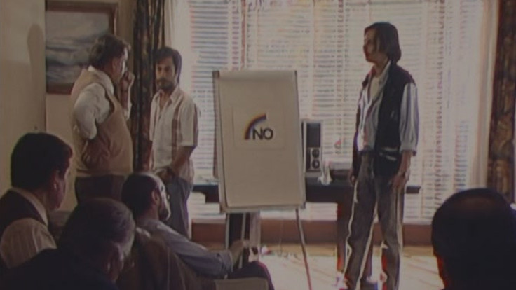 Gael García Bernal in una scena tratta da NO - I giorni dell'arcobaleno