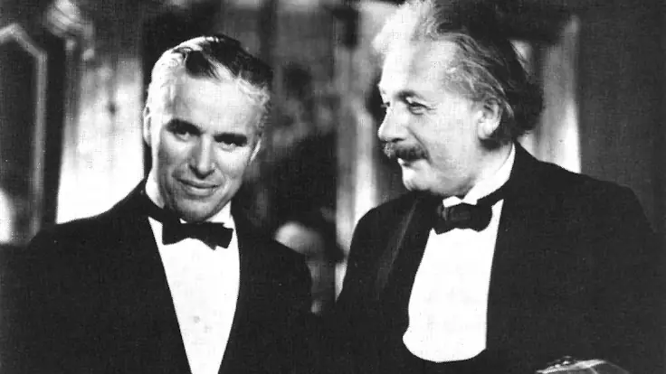 Charlie Chaplin e Albert Einstein alla première de Luci della città a Los Angeles nel 1931